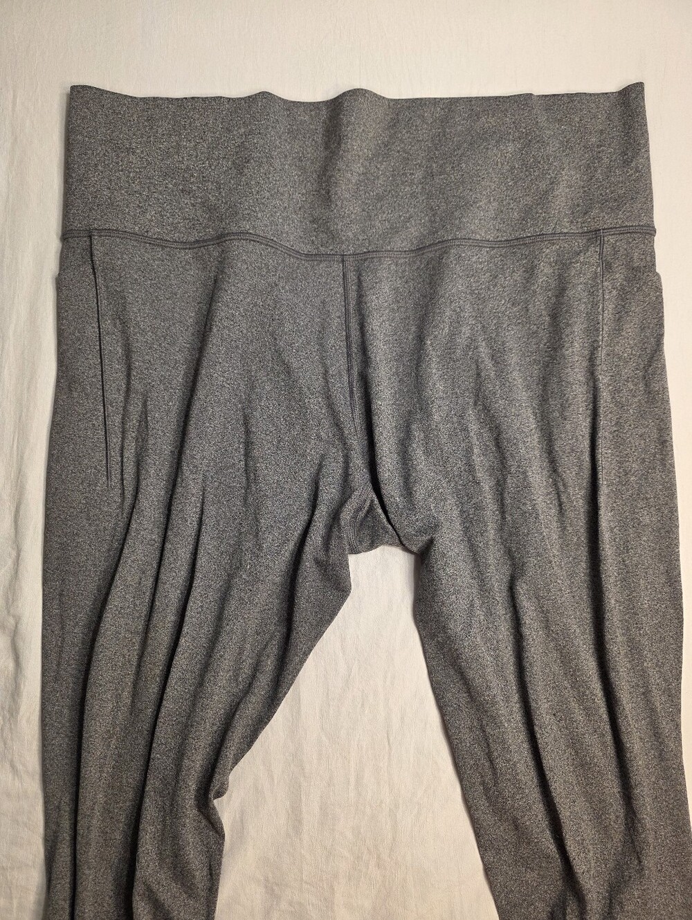 Athleta Heather Grey Salutation Stash Tight 7/8 Legging